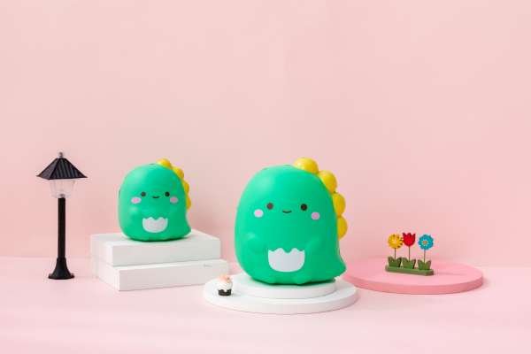 Сквиши играчка дино– мека детска играчка идеална за новогодишни подароци и празнични изненадувања
